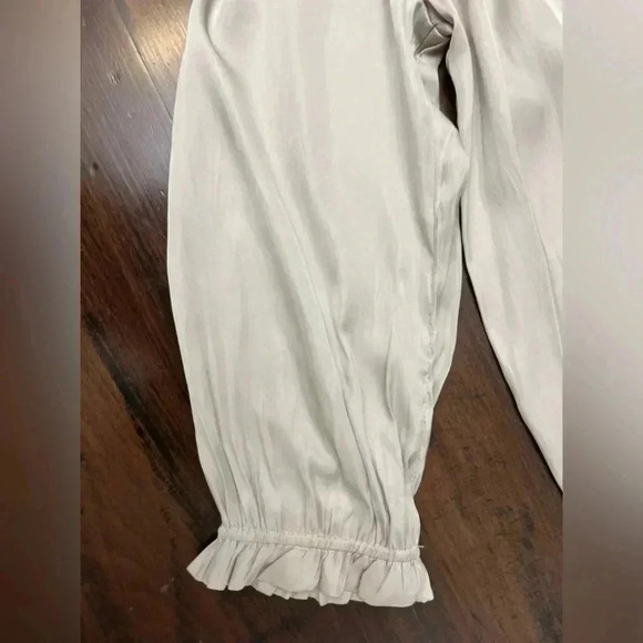 Carmen Marc Valvo Blouse Size XS Color Milky Malt Smocked Neck Tie Front NWT - Picture 4 of 11